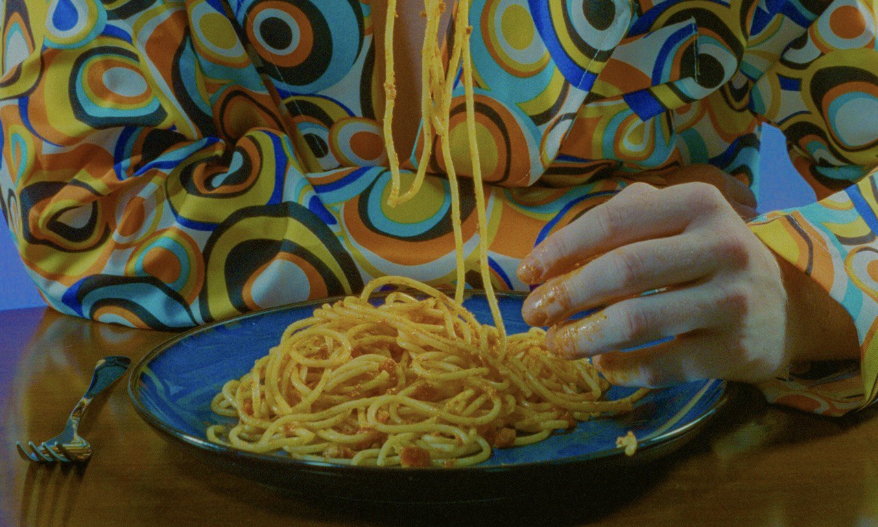 Detail — spaghetti al pomodoro, mid-twirl